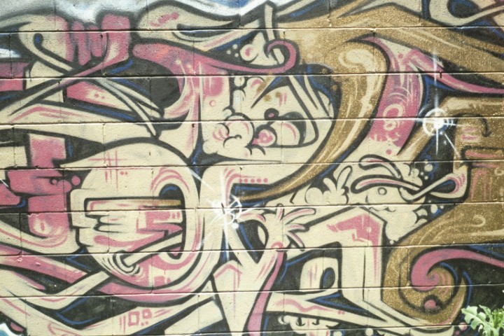 a picture called grafitti  Small  should be here...